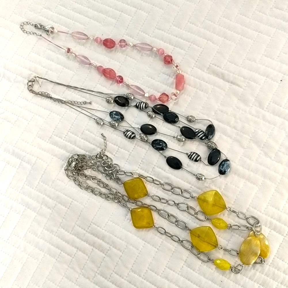 Set of three multicolor necklaces
